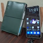 手帳とスマートフォン
